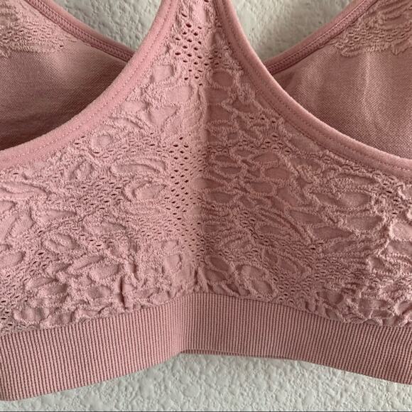 Fabletics Pink Pullover Low Impact Sports Bra Yoga Athleisure Studio XS - Picture 3 of 5